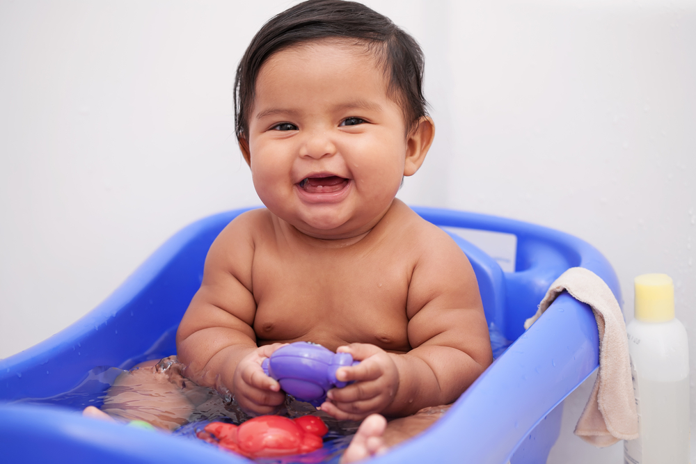 Developmental Benefits Of Bath Time, How To Bathe Toddler Without Bathtub