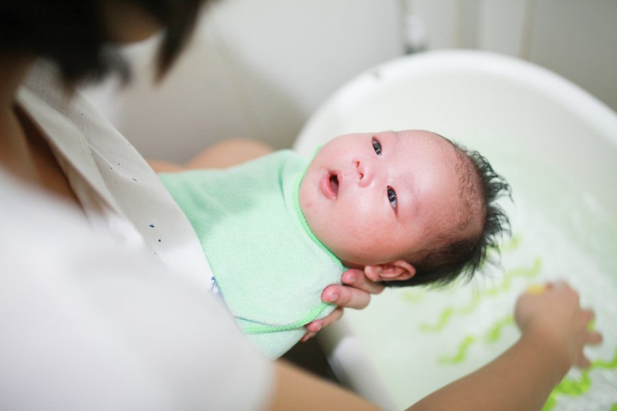 Bañando a tu bebé: Una guía paso a paso