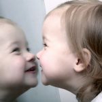 Why mirrors benefit baby development