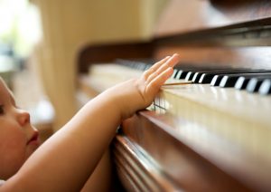 Benefits of toddlers playing with musical instruments