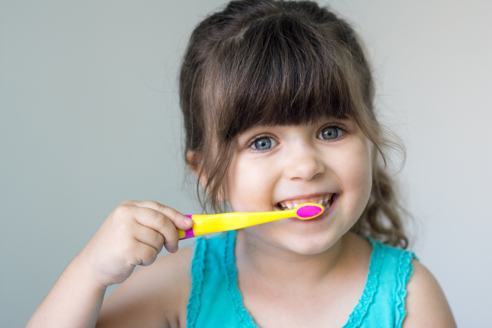 Cepillos de dientes para bebés: todo lo que debes saber y cómo
